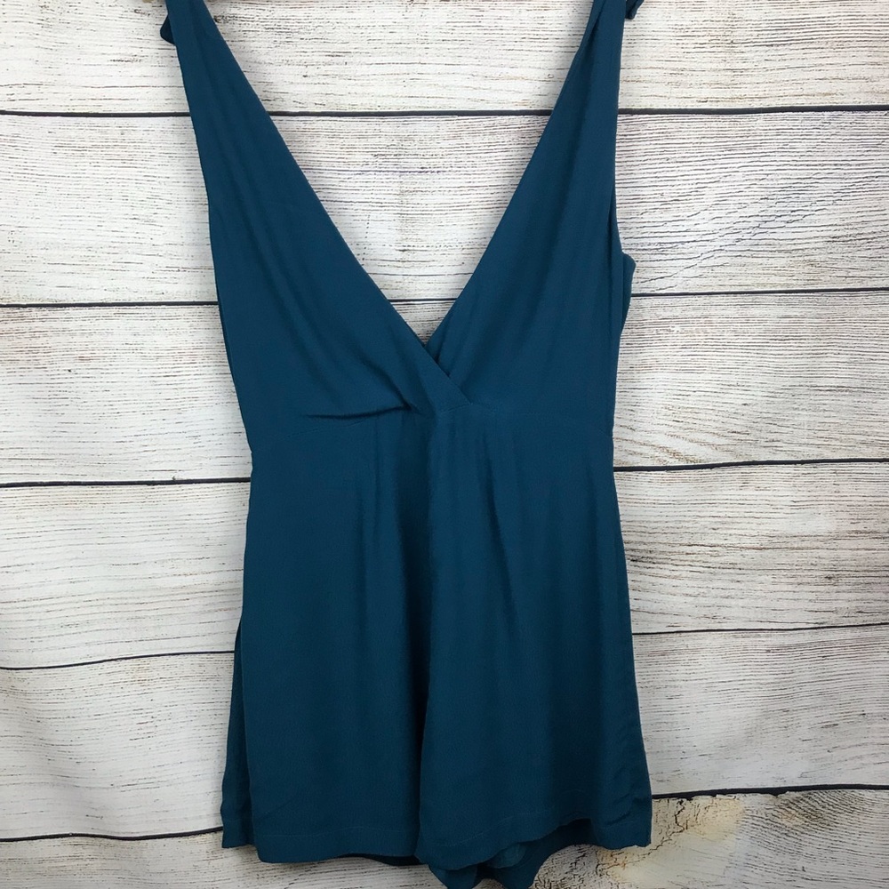 NWT Urban Outfitters romper shorts adjustable tie straps v-neck - Picture 4 of 7
